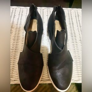 NWOT, NWOB Black sandals, size 6